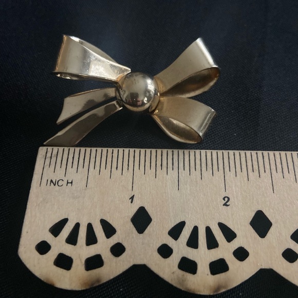 Gold Tone Bow Brooch - Picture 3 of 4